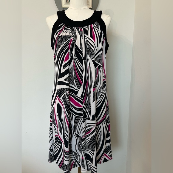 Tiana B. Dresses & Skirts - Tiana B Sleeveless Dress Midi Abstract Black & White with Splash of Pink EUC 10